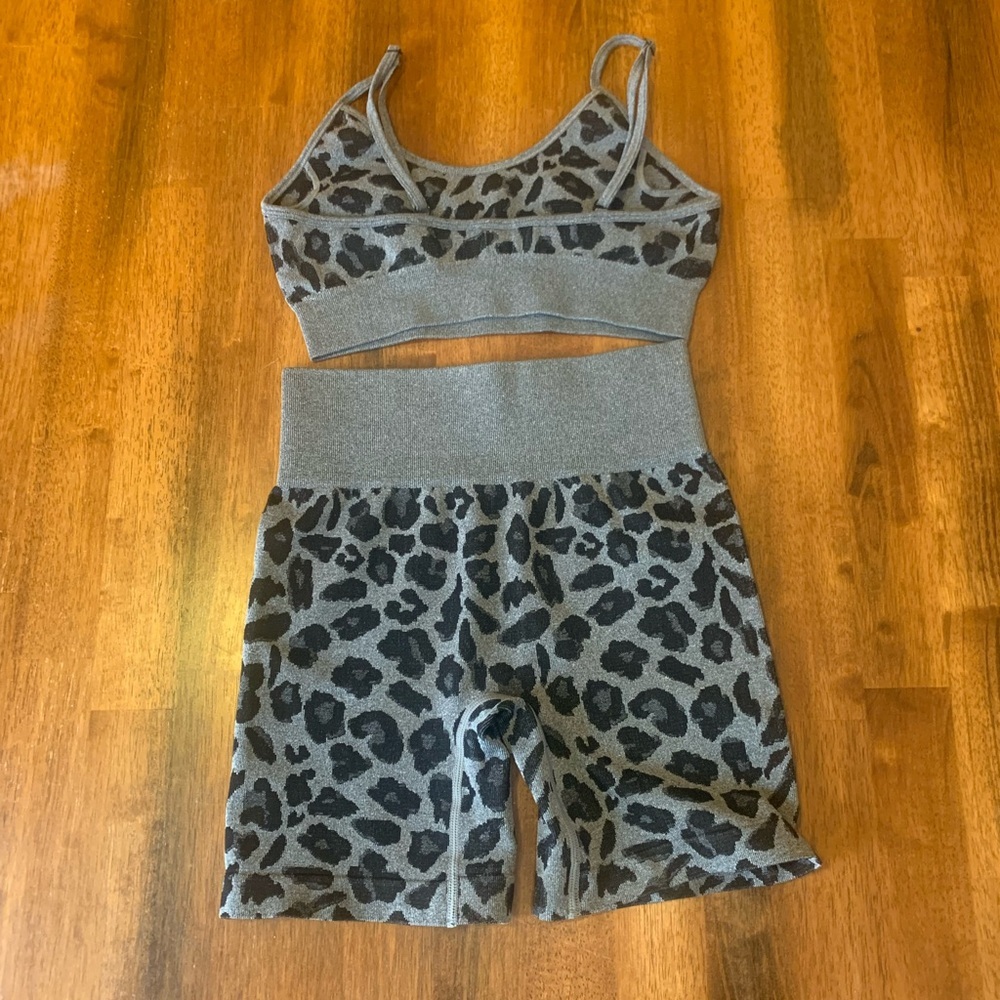 Dance Shorts and top Small Black Gray Leopard Print Athletic Activewear - Picture 5 of 9